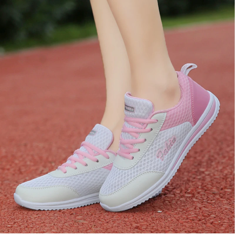 Женская спортивная дышащая обувь на плоской подошве, теннисные туфли с газоном, розовые кроссовки на шнуровке, новые удобные женские кроссовки для фитнеса
