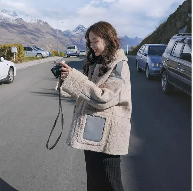 

2019 winter new horn buckle lamb wool cotton clothing female short fur one coat thick coat