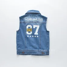 0311-34 детская одежда Весенний стиль Мягкий джинсовый жилет с отложным воротником и аппликацией в виде букв для мальчиков
