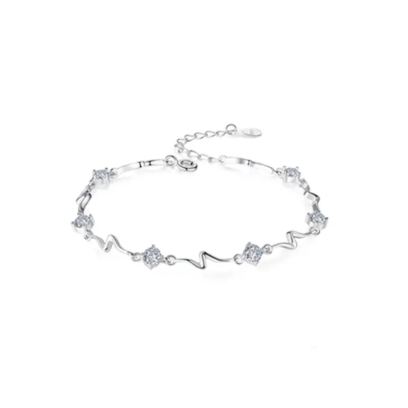 

Silver-white material does not fade and is not allergic, factory direct ocean heart-shaped bracelet handmade jewelry female mode