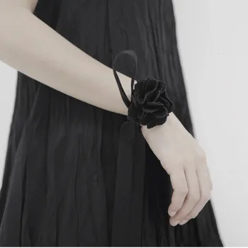 

LANMREM 2020 Dark Accessories Ladies Hand Straps Flowers Concave Shape Temperament Solid Color Bracelet 19B-a275