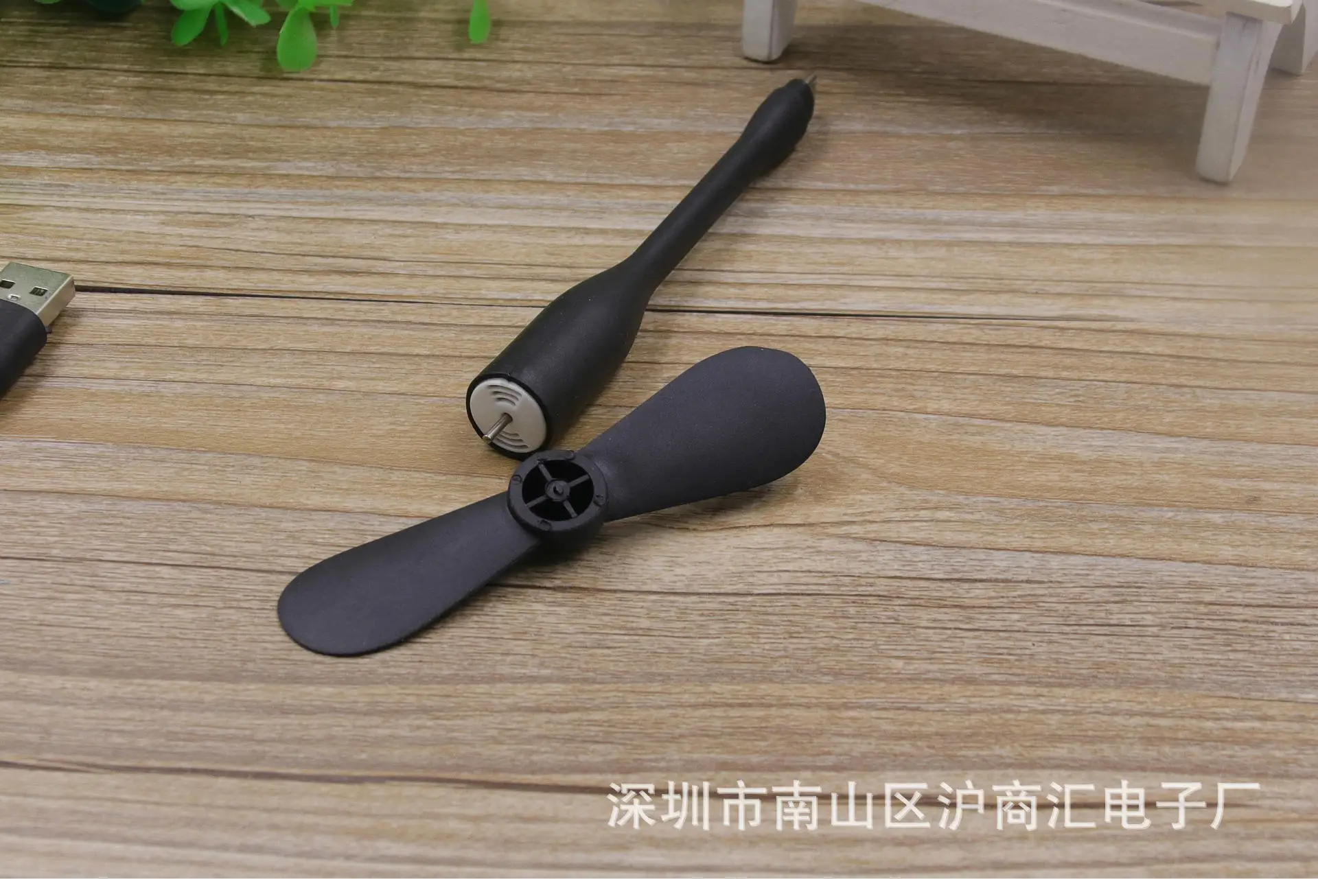 Мини-вентилятор с USB портом вентилятор три в одном Apple вентилятор для мобильного телефона Мелкая бытовая техника маленький вентилятор Портативный