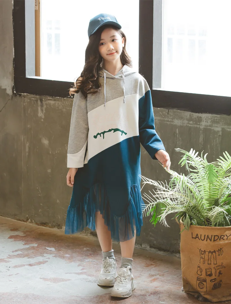 Платье с длинными рукавами и капюшоном для девочек стиль, осень г., новые детские платья в стиле пэчворк хит-цветное Сетчатое трикотажное платье для малышей#8005