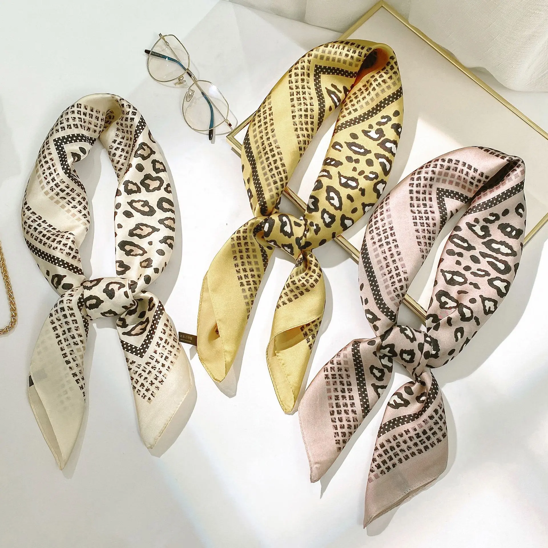 

2020 New Leopard Silk Scarves Hair Women Foulard Neck Wrap 70cm Square Kerchief Soft Bandana Lady Head Band Scarves Tie