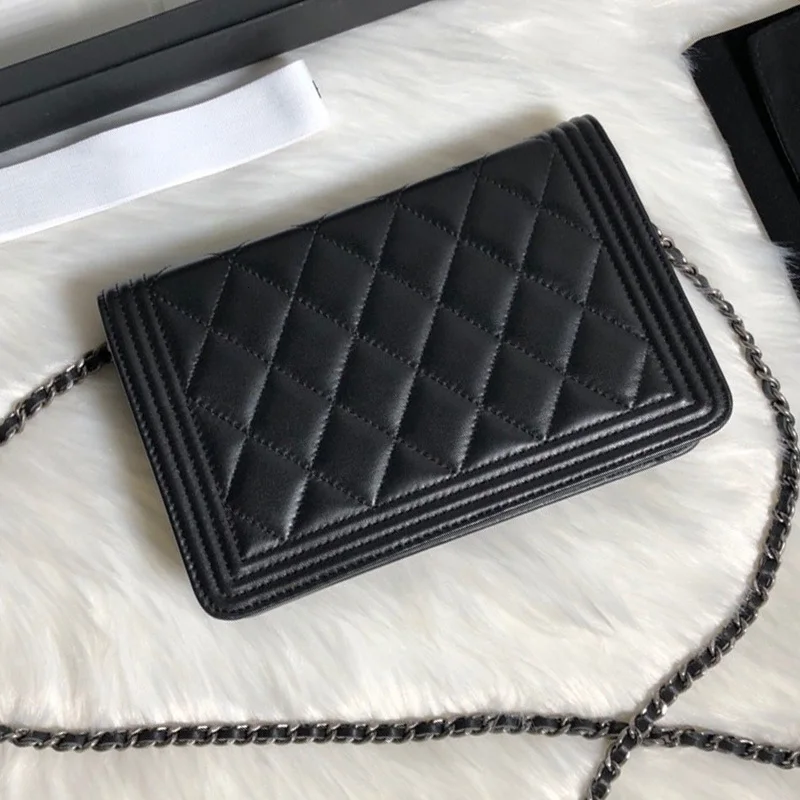 

High-quality designer's sheepskin bag caviar van shoulder strap Chain Handbag robber World Cup