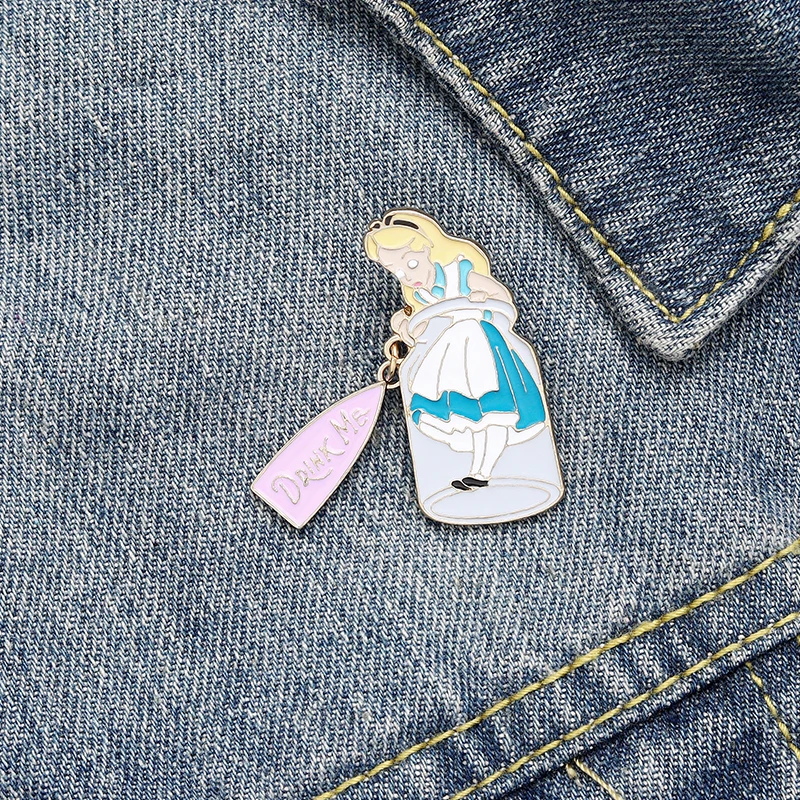 Mini-Alice-in-la-bottiglia-Dello-Smalto-Risvolto-Spilli-Drink-Me-fiaba-Spille-Distintivi-E-Simboli (2)