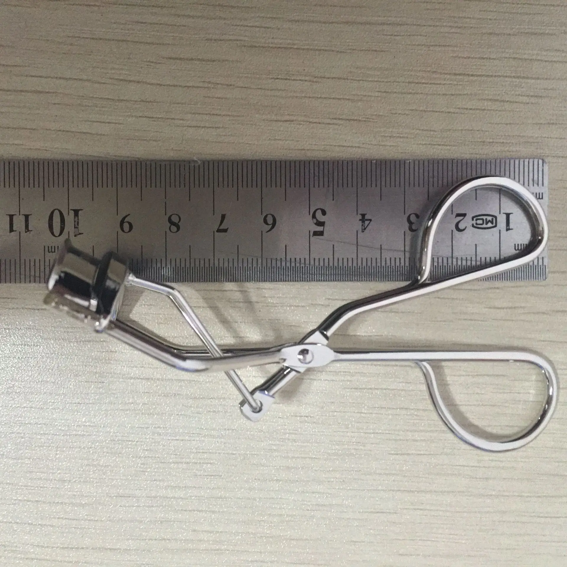 Graft cun shu Eyelash Curler Stainless Steel Eyelash Curler Send Pads Carton Eyelash Aid Foreign Trade a Generation of Fat