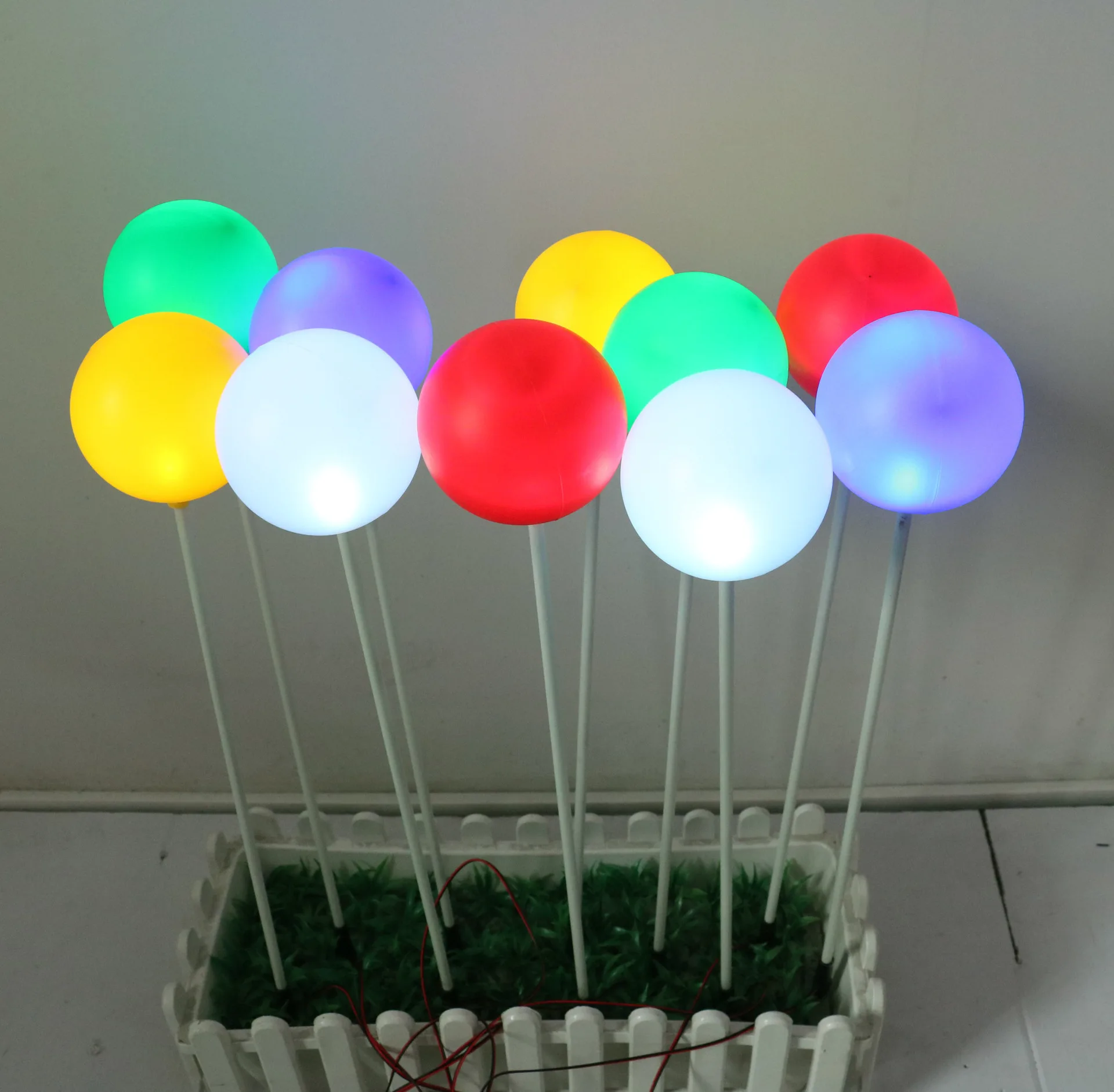 

LED Outdoor round Ball roving deng Plastic 10 Cm round Ball Lamp Courtyard Lawn Lighting Decoration Lights Support Customization