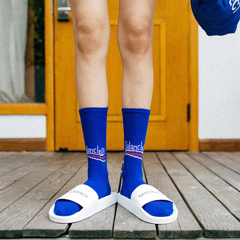 Женские уличные носки новые чистые буквы с яркими шелковыми золотыми шелковыми хлопковыми носками Ins Street Tide Card Алфавит цилиндр спортивные