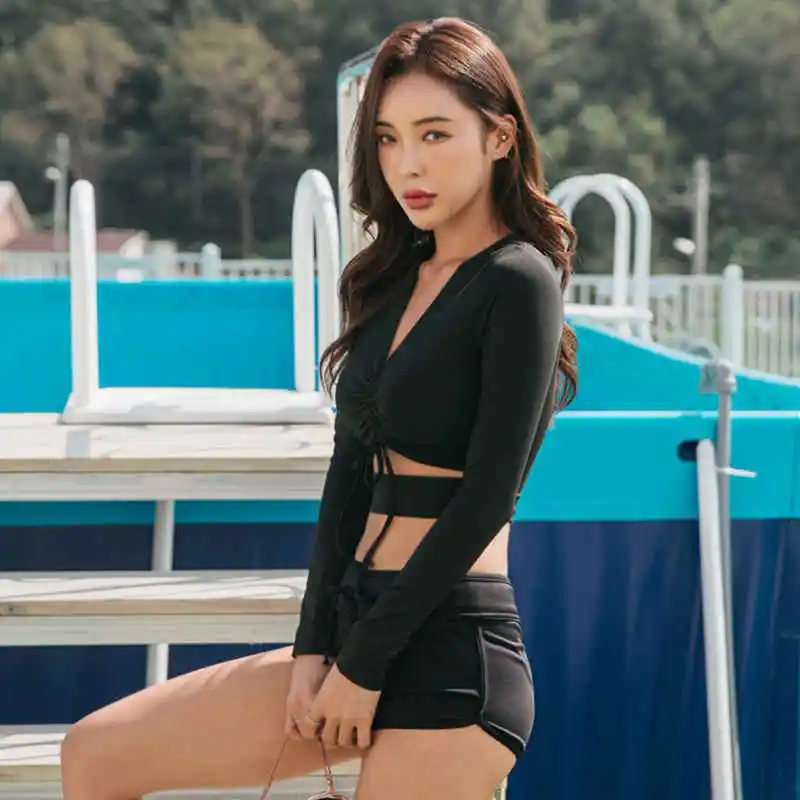 12943773415_1239980800