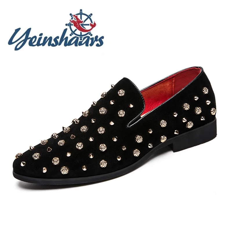 Женская кожаная обувь с шипами и заостренным носком | Обувь