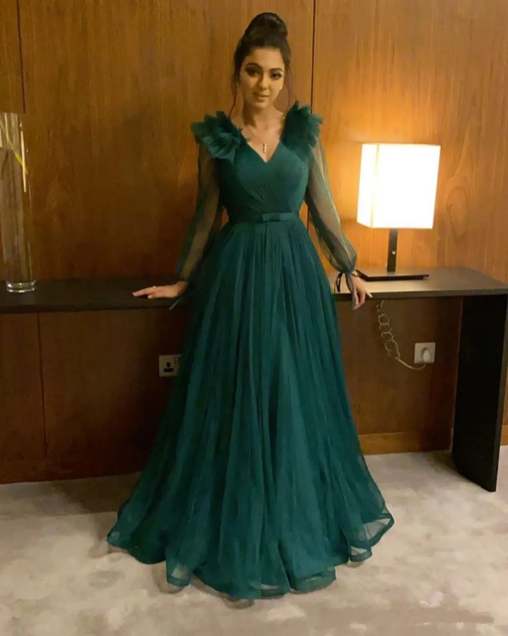Lange Mouwen Avondjurk Ruches Sexy Diepe V-hals Een Lijn Tulle Plus Size Vrouwen Prom Jurken Lange Party jassen Lange Mouwen Avondjurk Ruches Sexy Diepe V-hals Een Lijn Tulle Plus Size Vrouwen Prom Jurken Lange Party jassen