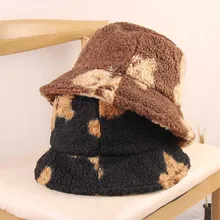 

2022 Her Red Plush Bear Printing Fisherman Hat Sweet Leisure Warm Basin Of Lambs Wool Hat Luxury Cashmere Hat Luxury noble hat