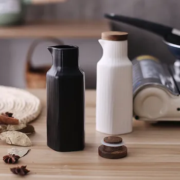 

Kitchen Seasoning Pot Ceramic Soy Sauce Pot Vinegar Bottle Oil Bottle Wood Lid Seasoning Box Kitchen Storage Tools