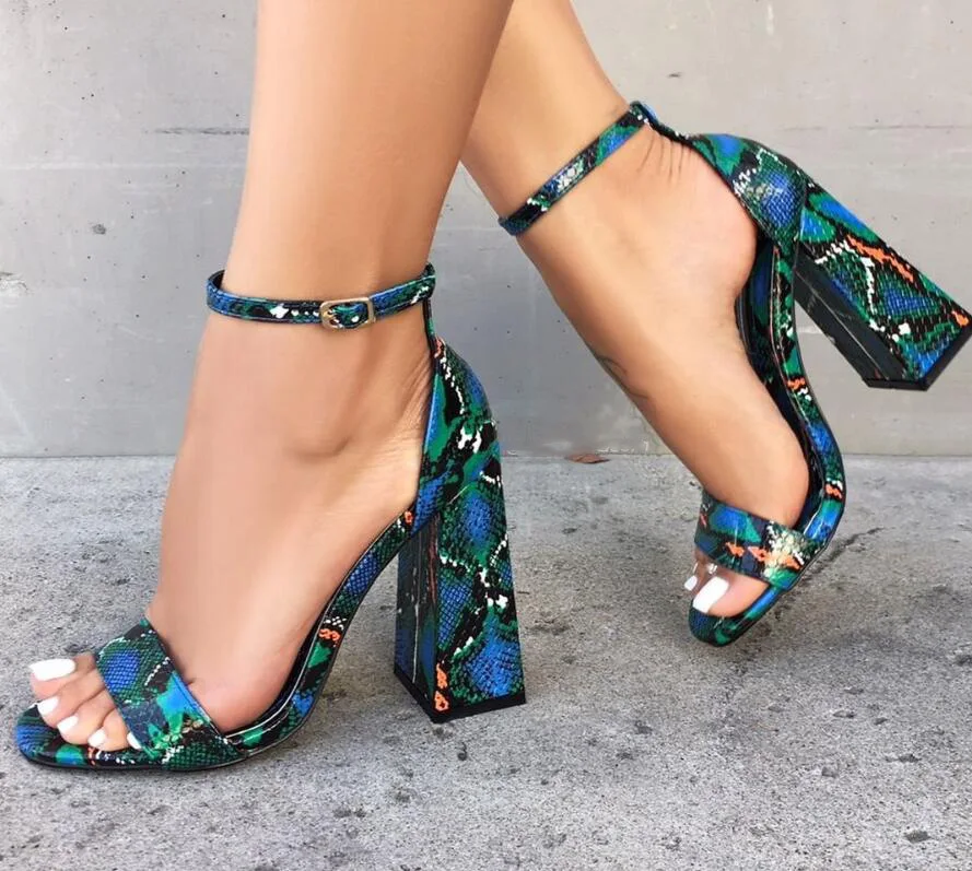 

2019 women flip flop high-heeled Graffiti stripes fashion wild waterproof platform slippers new outdoor leisure belt sandals