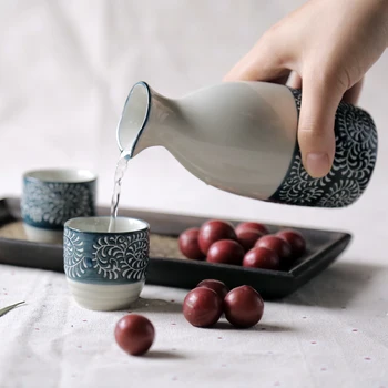 

3PCS Japanese-style blue and white embossed hand-painted wine set Sake white wine jug cup gift box packaging