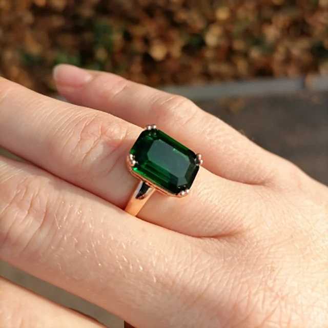 Chic Green Rectangular Stone Ring – Ciunofor