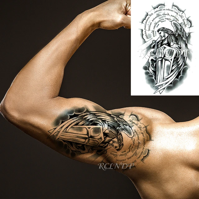 Woman with a tattoo showing biceps 3512853 Stock Photo at Vecteezy