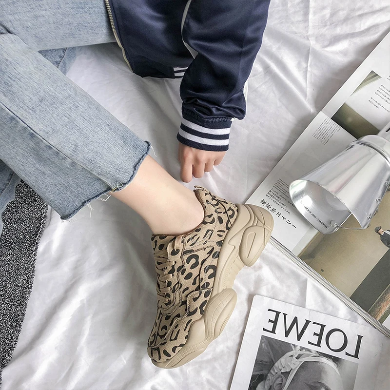 Женская бархатная теплая дышащая прогулочная обувь; новые зимние женские Модные леопардовые кроссовки; повседневная женская обувь; U13-16