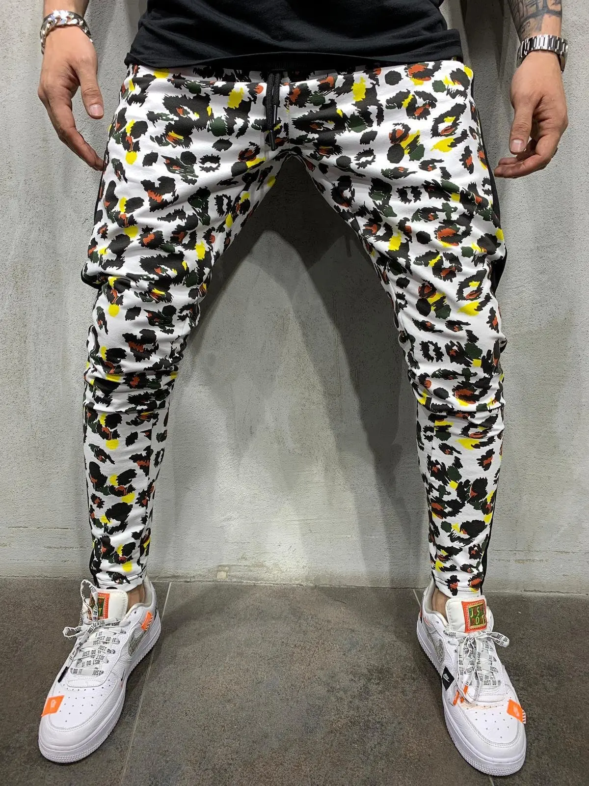 

2019 Hot Selling Europe And America Men's Leopord Pattern Camouflage Printed Casual Gymnastic Pants Men's