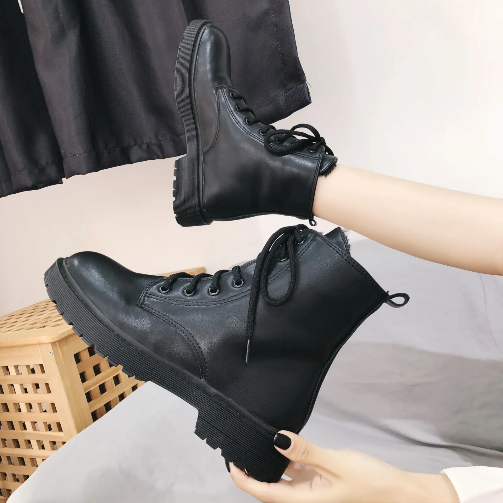 

Autumn And Winter round-Toe Retro Women's Boots Lace-up High-top Black Martin Boots British Style Students Thick Bottomed Casual
