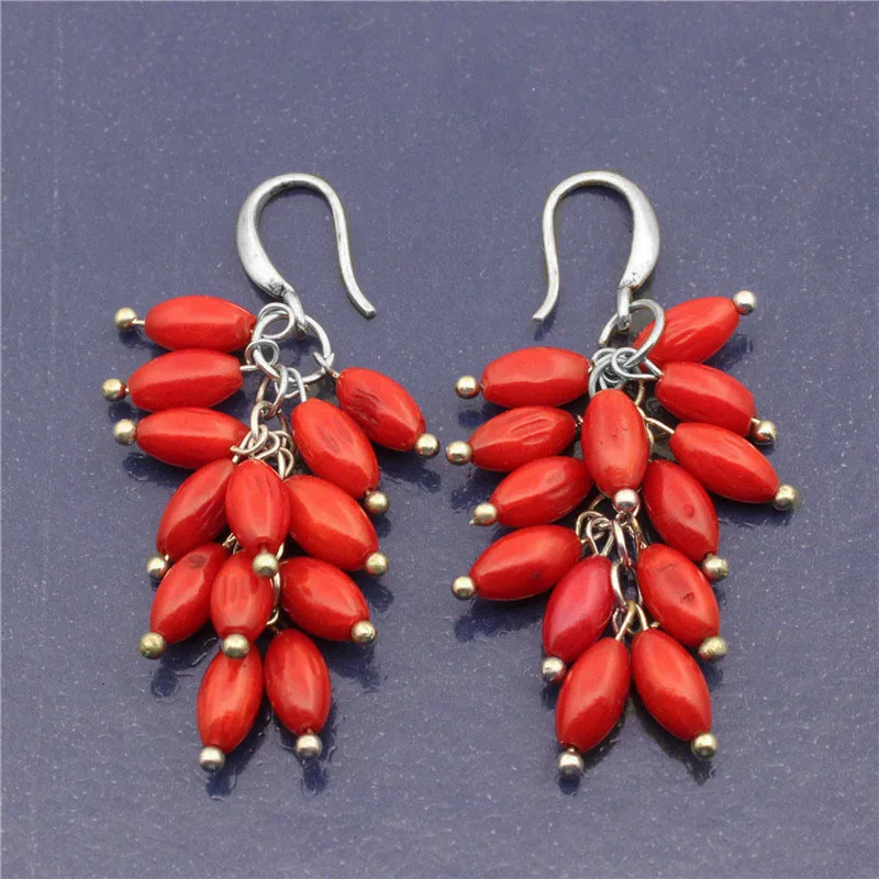 Кластера натуральный красный коралл Bead Hook Earrings для Для женщин личности Дизайн Модные украшения Античная Посеребренная TE251