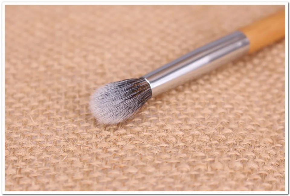 Description Picture 5 of itemPrecise Tapered Blending Brush Eyes Crease Contour Makeup Precision Cosmetics Beauty Applicator Tool
