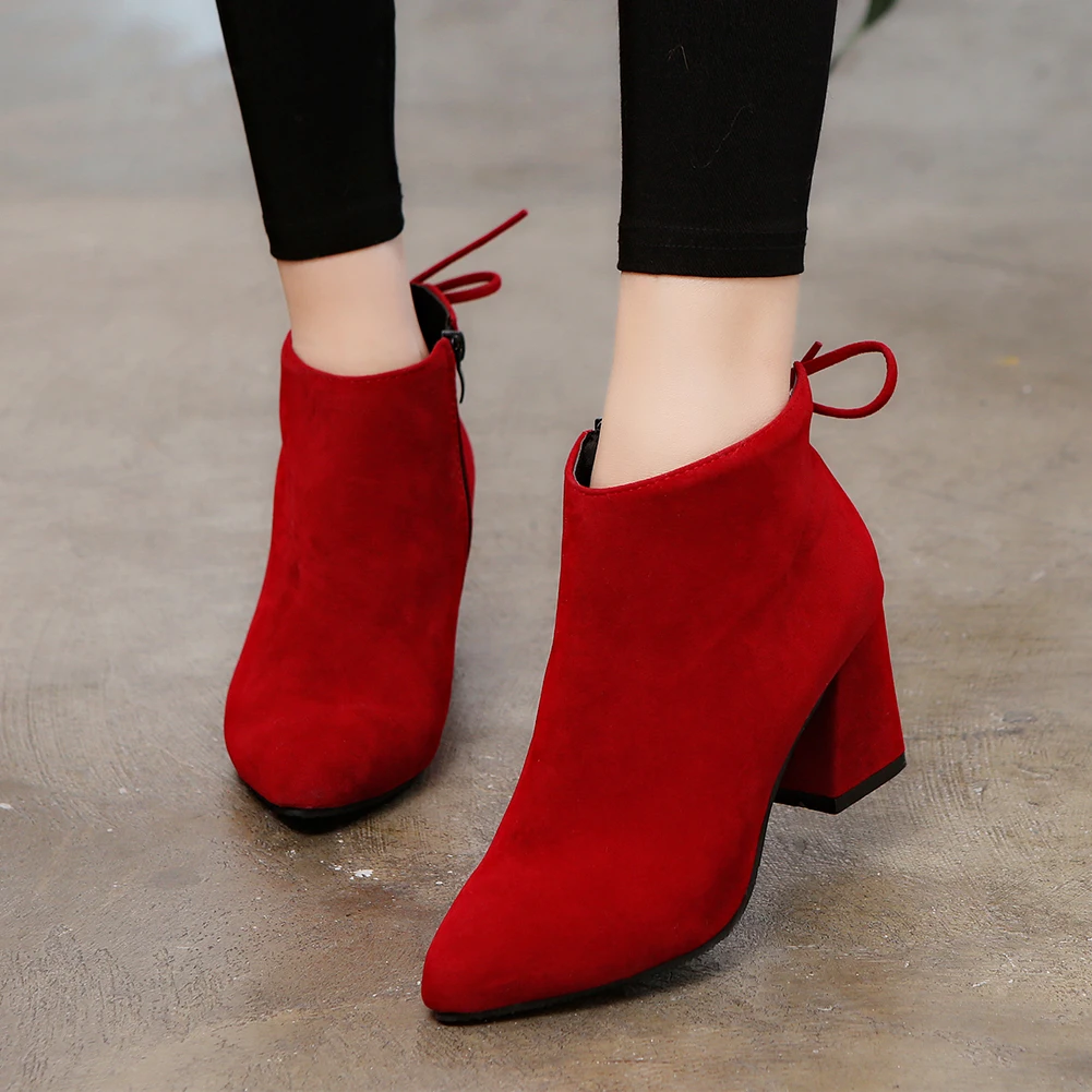 Женские ботильоны с острым носком; классические осенне-зимние ковбойские ботинки из искусственной замши на высоком каблуке; модные вечерние красные ботинки «Челси» на шнуровке