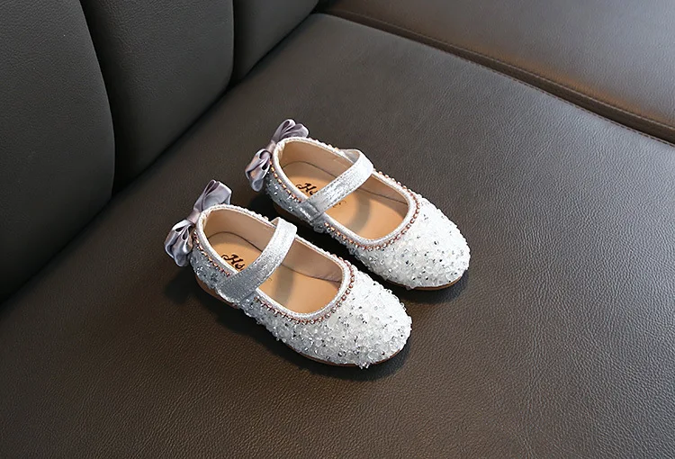 Брендовая детская танцевальная кожаная обувь принцессы для девочек; милые тонкие туфли с украшением в виде кристаллов, бантиков и жемчужин; детская повседневная обувь с украшением в виде банта