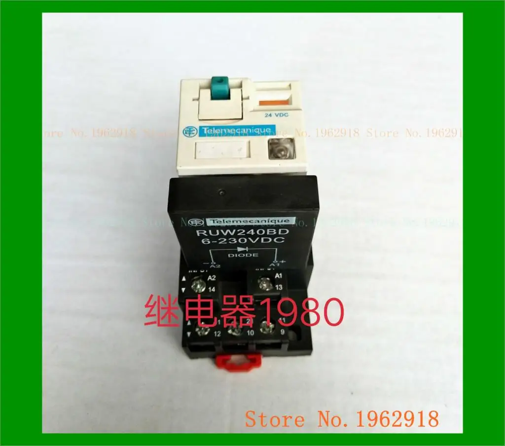 

RPM32BD 24VDC and The base RPZF3 RUW240BD