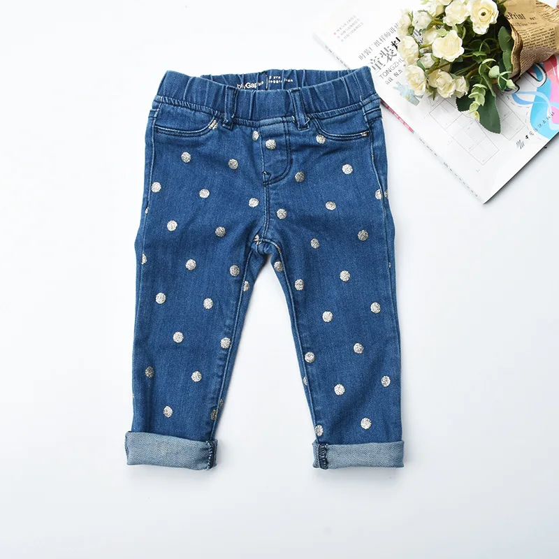 Детская одежда; коллекция года; сезон весна; для маленьких детей; Ультра-эластичные облегающие джинсы для маленьких девочек; мерцающие детские джинсы в горошек