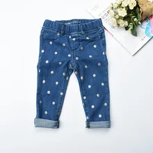 Детская одежда; коллекция года; сезон весна; для маленьких детей; Ультра-эластичные облегающие джинсы для маленьких девочек; мерцающие детские джинсы в горошек