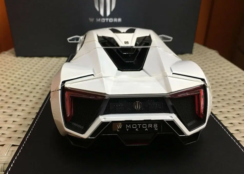 Kengfai Lykan HyperSport W Motors Автомобильный 1/18 масштаб Ограниченная серия белый цвет