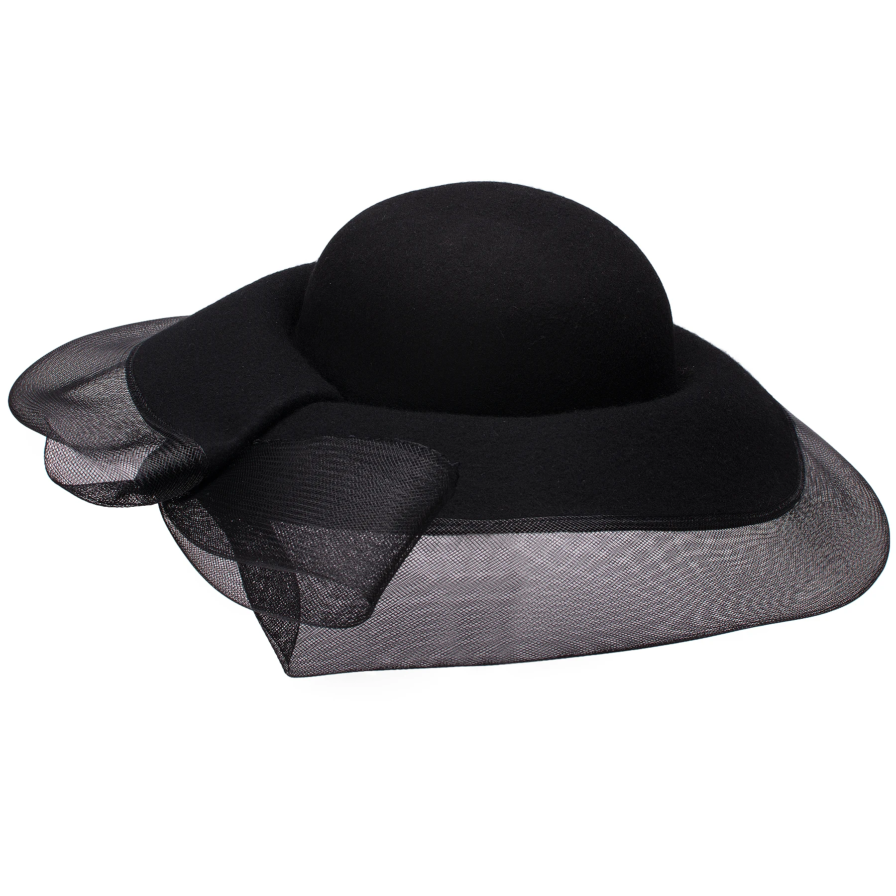 black wide brim hat races