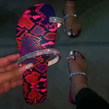 

Rhinestone Slippers 2020 Women Fashion Wild Beach Flip Flop Bright Diamond Flat Bottom Outdoor Wild Student Sandals