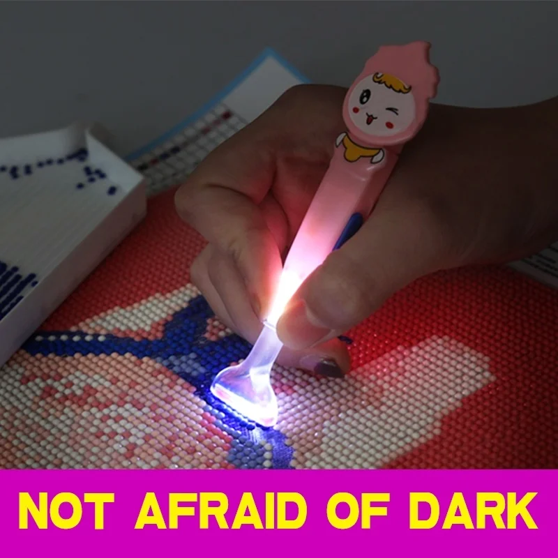 

New 5D DIY Diamond Painting Cross Stitch Tool Point Drill Pen With Light Clearer Easy Diamond Mosaic Diamond Embroidery Gift