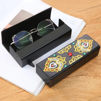 

Exquisite DIY Diamond Painting Glasses Case