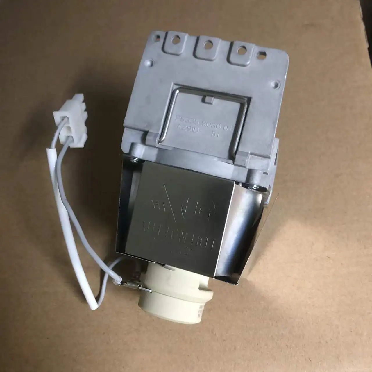 Bohlam Asli Di Dalam Lampu Proyektor 5J 