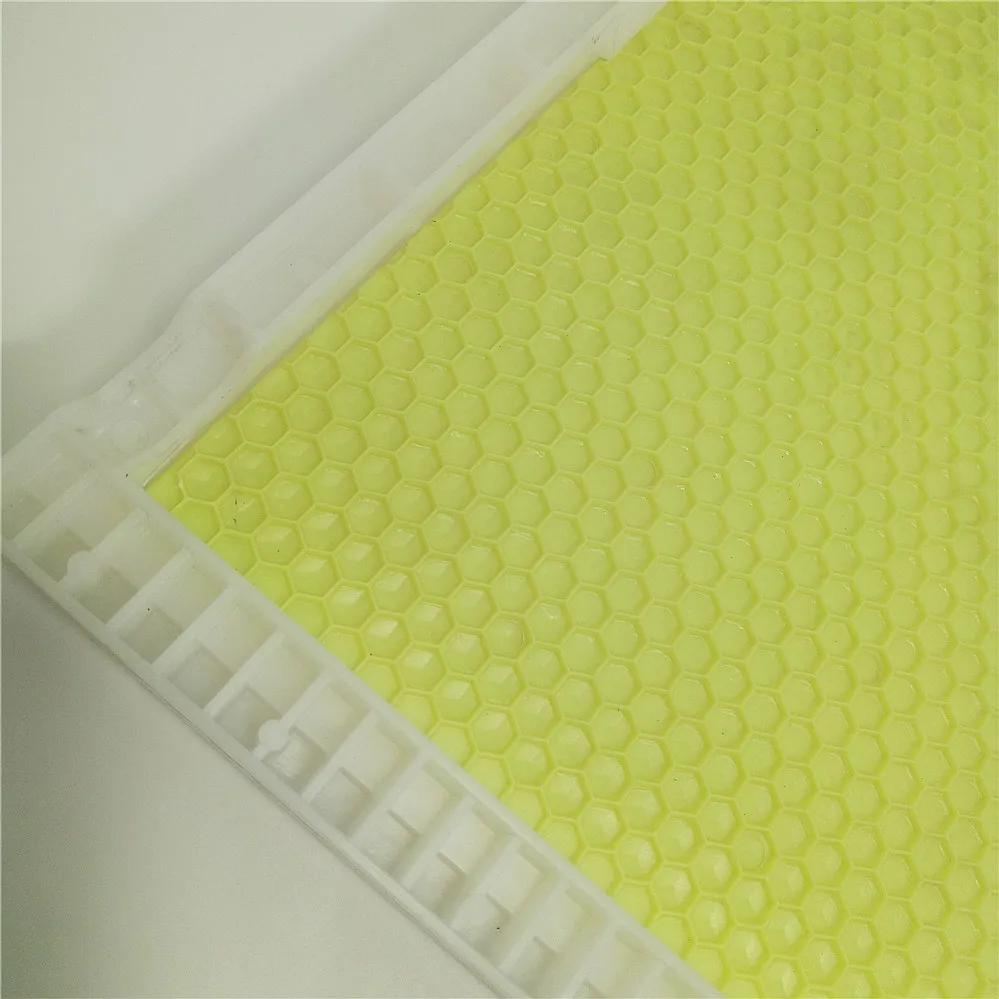 2pcs Beekeeping Equipment Plastic Beehive Frame Hives Beewax FoundationBee Nest House Honey Comb Beekeeper Beekeeping Tools