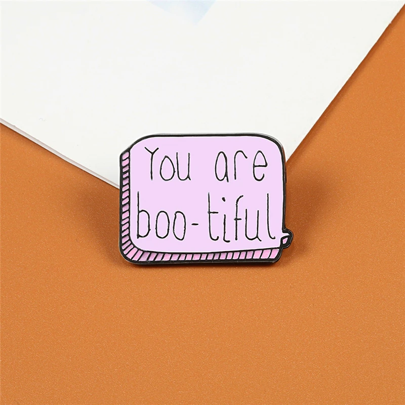you are boo-tiful С героями мультфильмов футболки с рисунками милого смайлика и призрак и рисунком с надписью «Boo-tiful милее чем вы Салют эмалированная брошь-кнопка любовь значки, одежд сумка лацкан булавки, подарки, ювелирные изделия - Окраска металла: you are boo-tiful