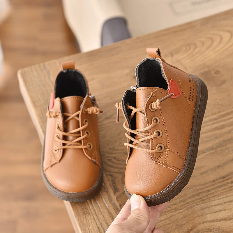 Кожаные ботинки для мальчиков и девочек, милые зимние детские ботинки, бархатные детские Нескользящие ботинки на молнии для девочек