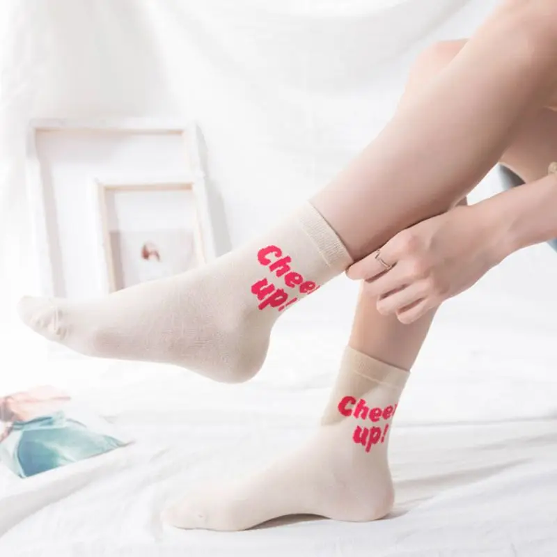 4 пары Хлопковых Носков для женщин и девочек; повседневные Чулочные изделия с забавными надписями и разноцветными буквами
