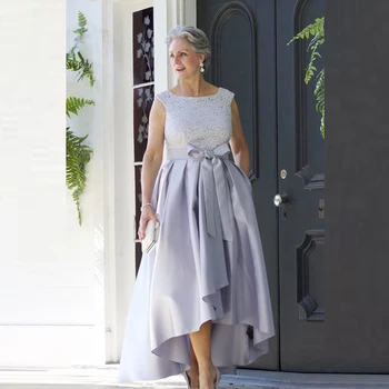 

Stunning Lavender Lace Short Front Long Back Mother of the Bride Dresses Boat Neck Wedding Guest Gowns High Low Bow Sash