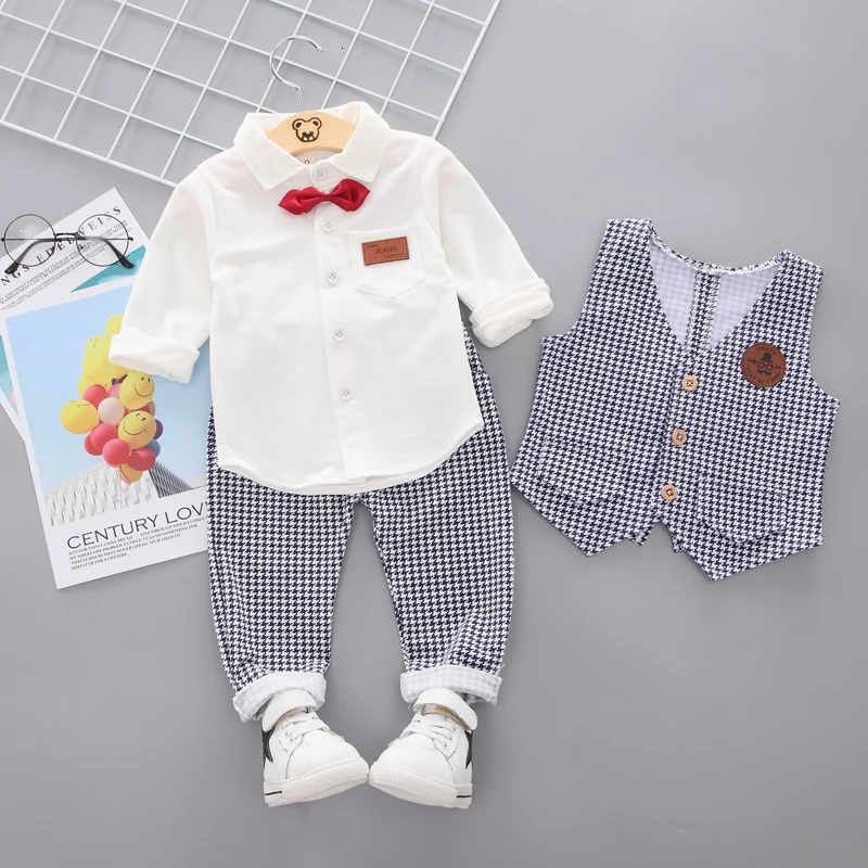 Демисезонный для маленьких мальчиков Костюмы в джентльменском стиле; одежда для маленьких детей; Спортивный комплект для отдыха, с галстуком-бабочкой, в клетку, футболка, штаны и жилет 3 шт./компл. спортивные костюмы