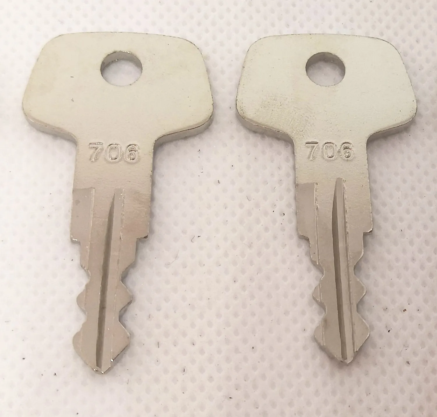 2x 706 Key For Liebherr Industrial Construction Heavy Equipment Fuel Cap J2