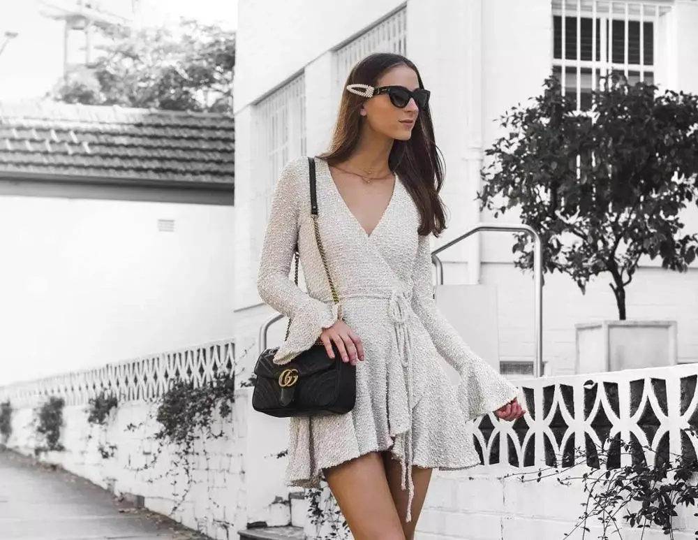 

Linglewei 2019 New women's dress deep V long sleeve lace up dress