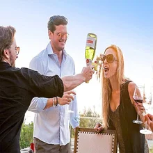 Champagne Gun Sprayer Magic Wine Aerator Whiskey Decanter Beer Dispenser Drinking Game Cocktail Fountain Shot Glass Drank Bar