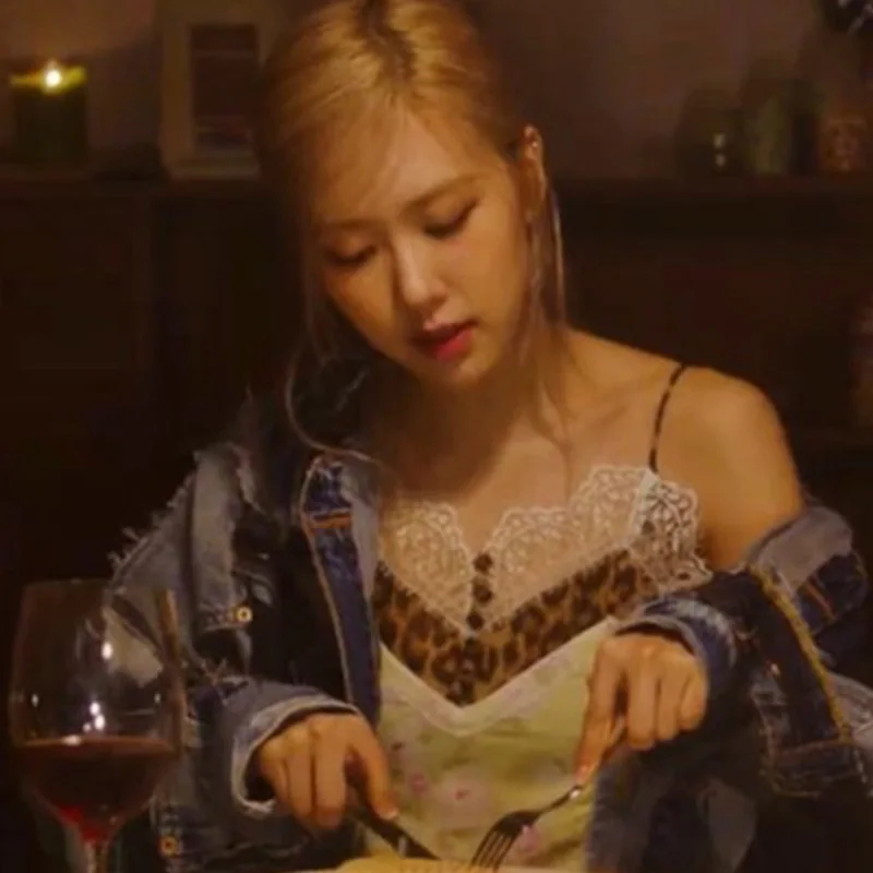 Let s go to rose. Rose gone. rosé gone кадры из клипа.