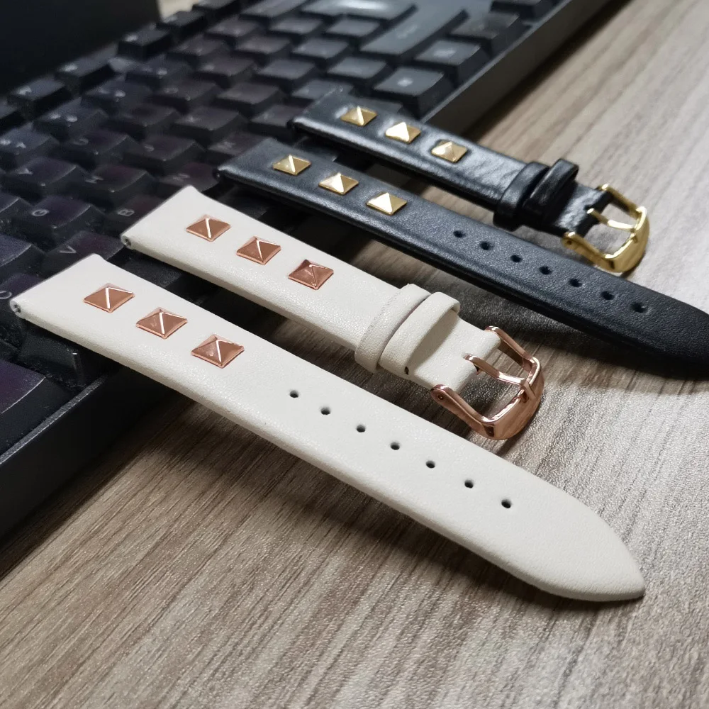 Ремешок кожаный с заклепками для Samsung Galaxy Watch 3 45 мм 46 тонкий черный/белый браслет