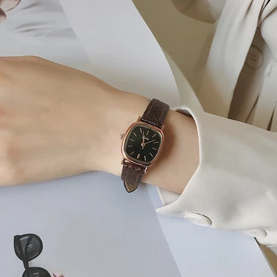 Women's Simple Vintage Watches for Women Dial Wristwatch Leather Strap Wrist Watch High Quality Ladies Casual Bracelet Watches 